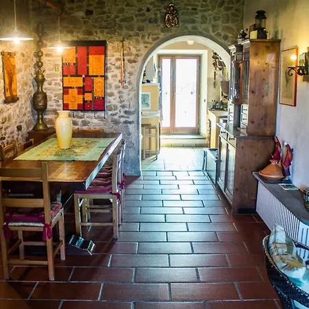 Tuscan Hills - Stonehouse, Garden & Pool Holiday home